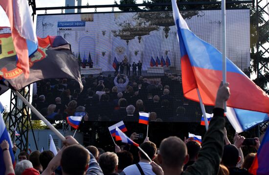 Трансляция подписания договора о вступлении в РФ новых территорий