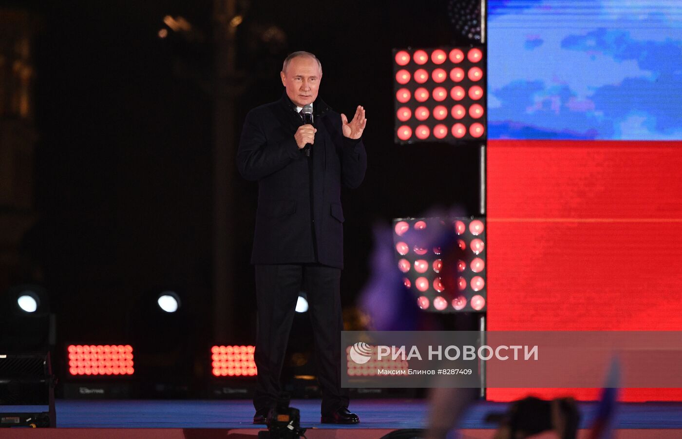 Президент РФ В. Путин принял участие в митинге-концерте на Красной площади