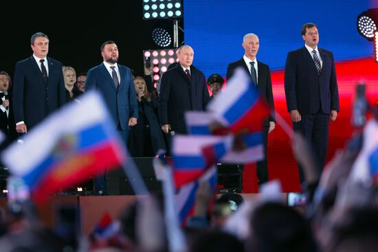 Президент РФ В. Путин принял участие в митинге-концерте на Красной площади
