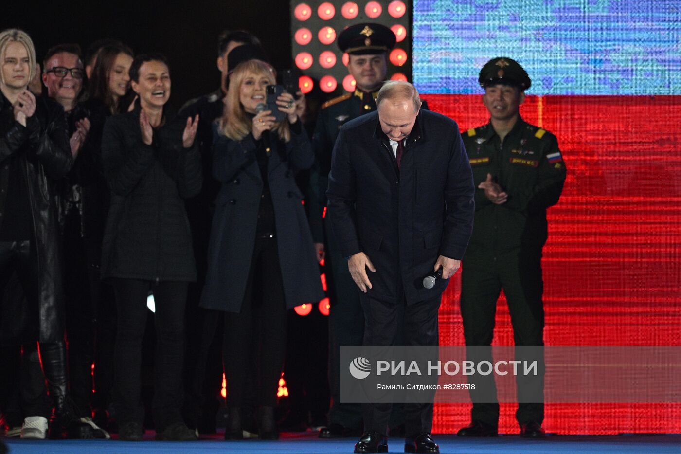 Президент РФ В. Путин принял участие в митинге-концерте на Красной площади