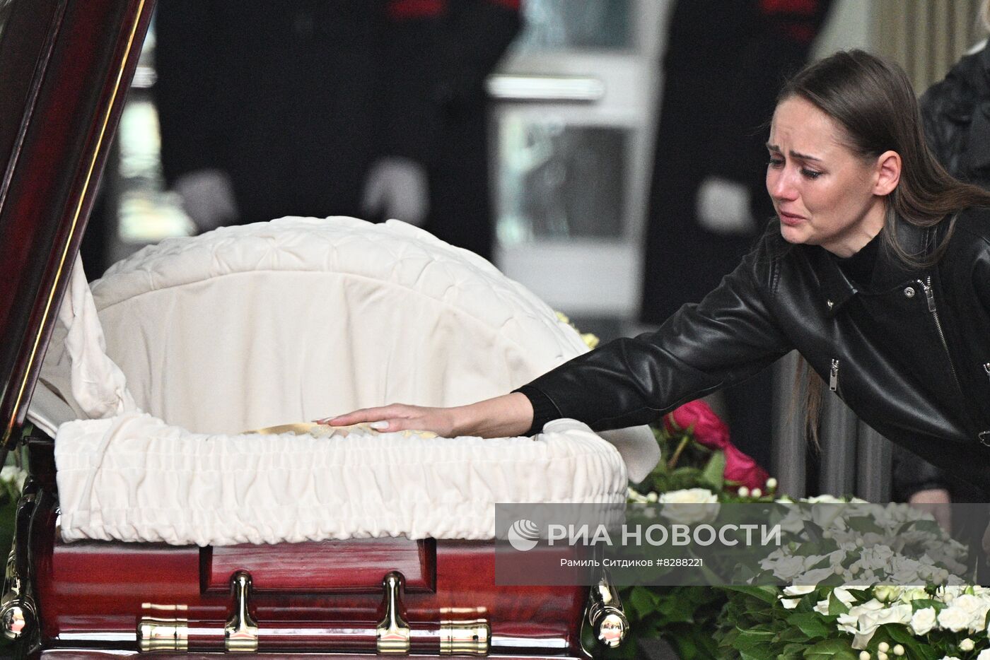 Прощание с марией. Троекуровское кладбище похоронный зал.