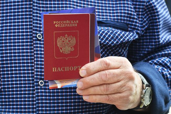 Выдача паспортов РФ в Донецке 