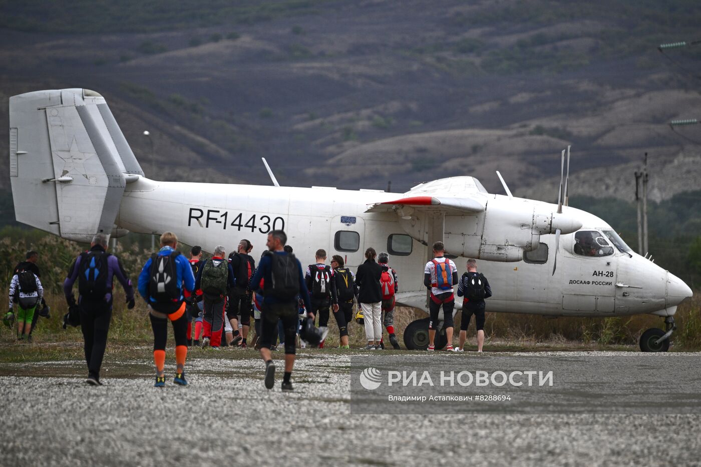 Соревнования по прыжкам с парашютом в Гудермесе 