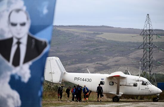 Соревнования по прыжкам с парашютом в Гудермесе 