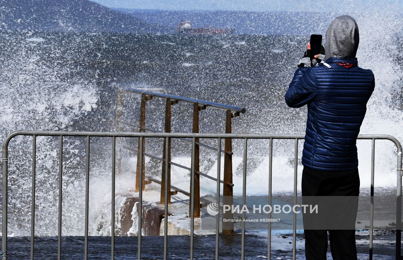Штормовая погода во Владивостоке