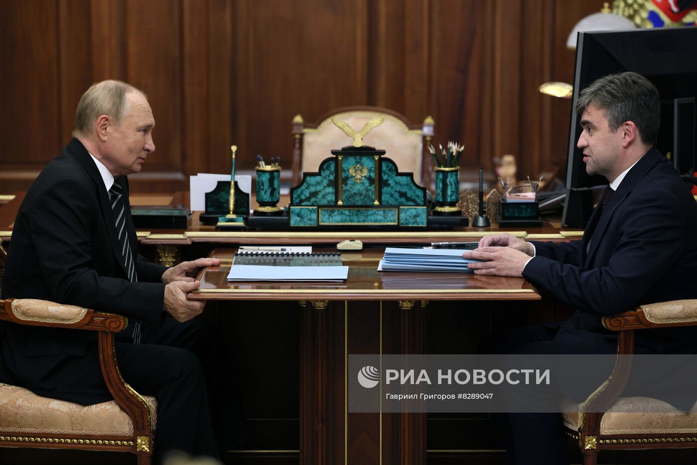 Президент РФ В. Путин встретился с губернатором Ивановской области С. Воскресенским