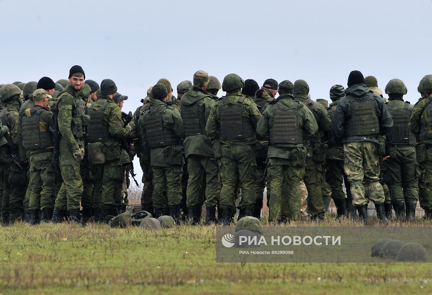 Подготовка призванных в рамках частичной мобилизации в РФ на полигоне в ДНР