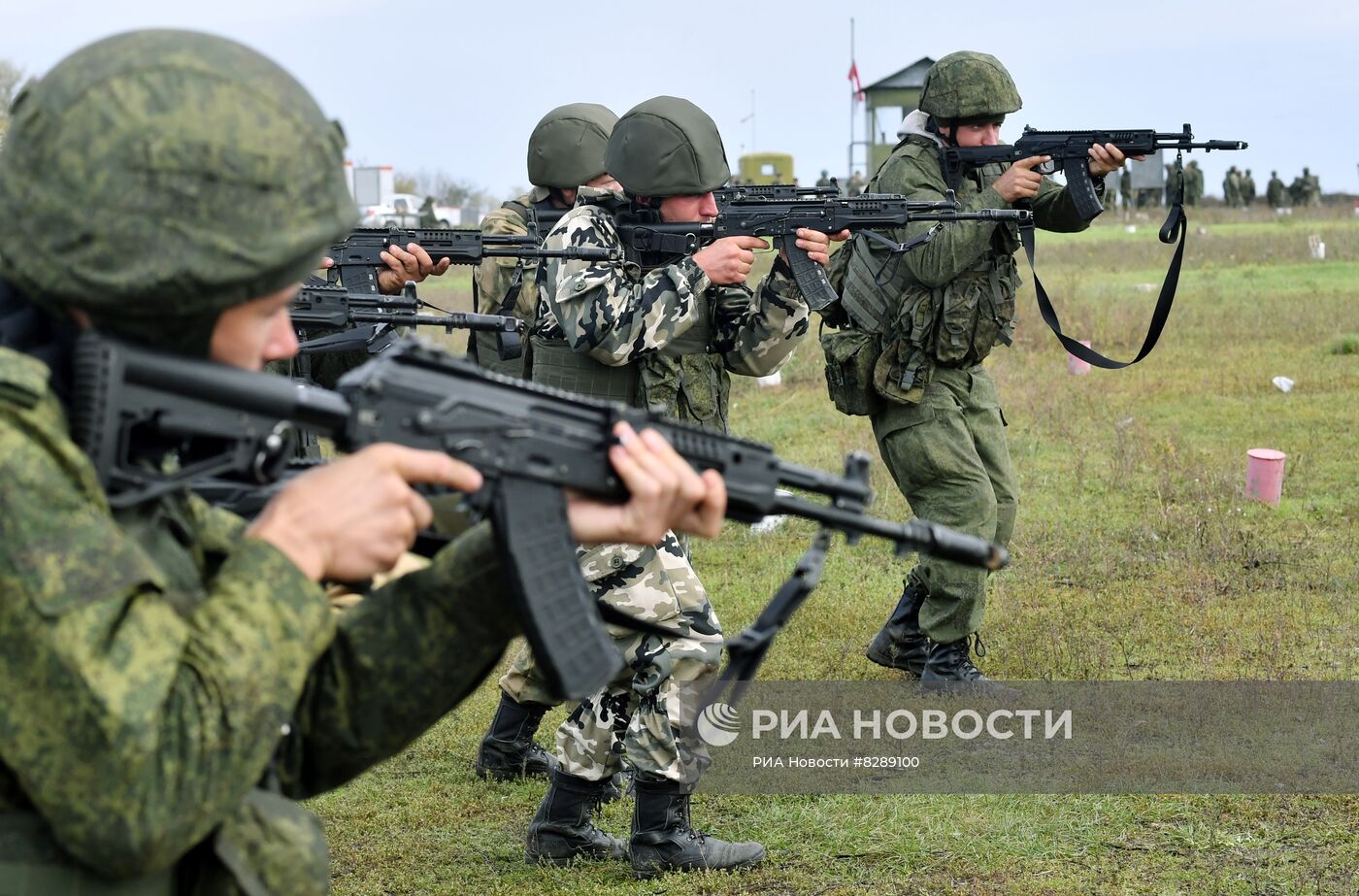 Подготовка призванных в рамках частичной мобилизации в РФ на полигоне в ДНР