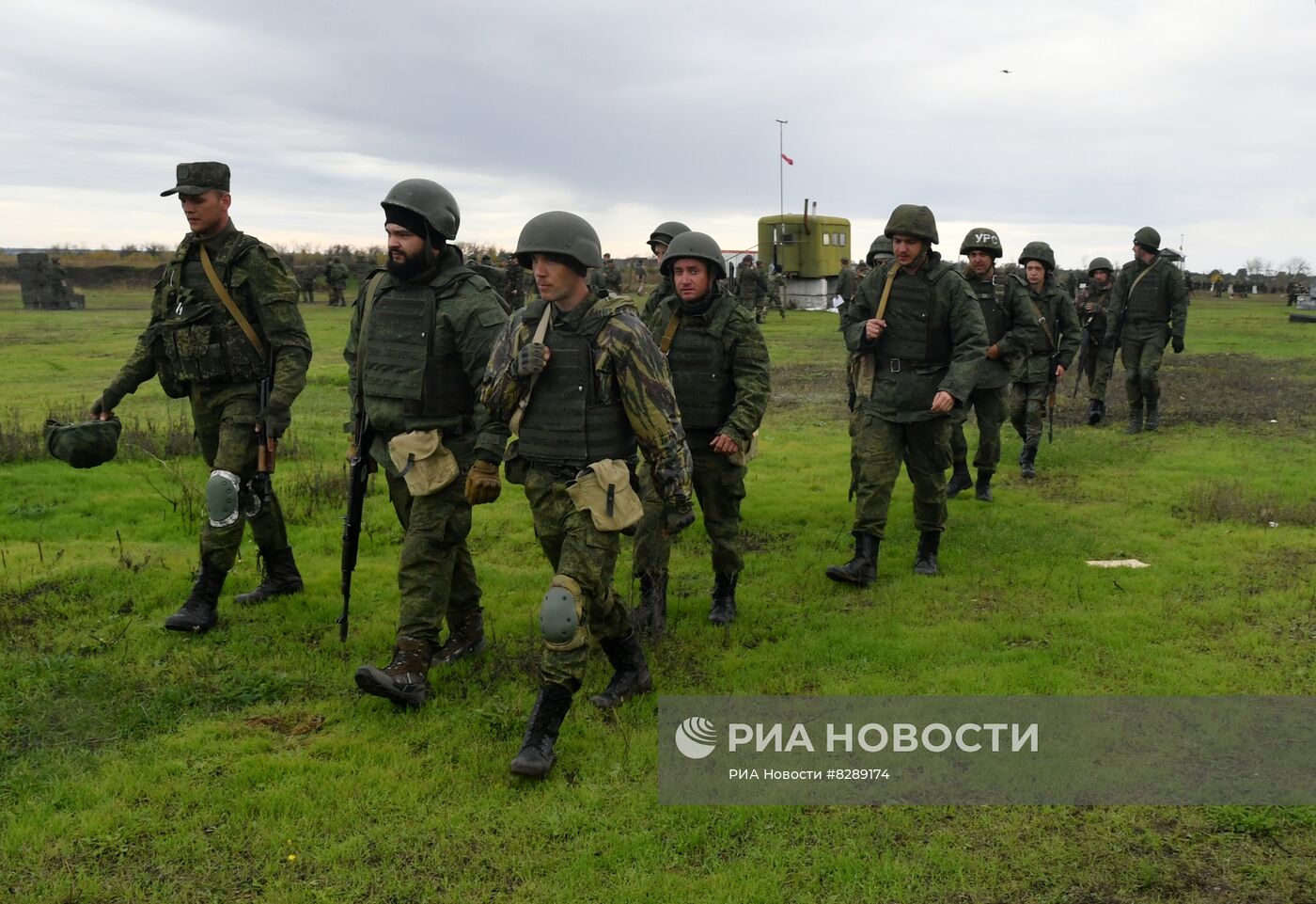 Подготовка призванных в рамках частичной мобилизации в РФ на полигоне в ДНР