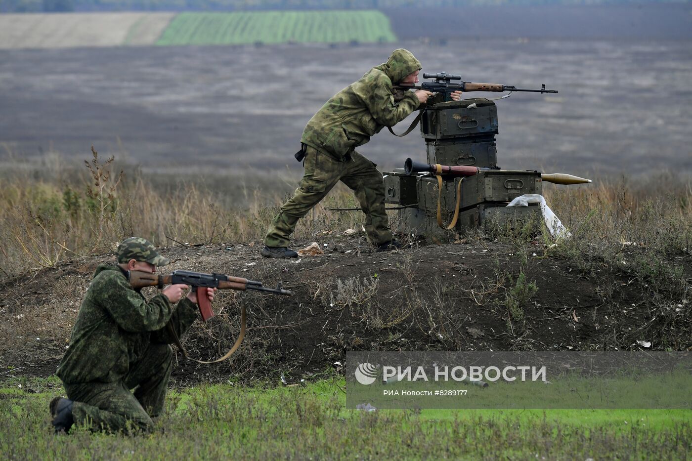 Подготовка призванных в рамках частичной мобилизации в РФ на полигоне в ДНР