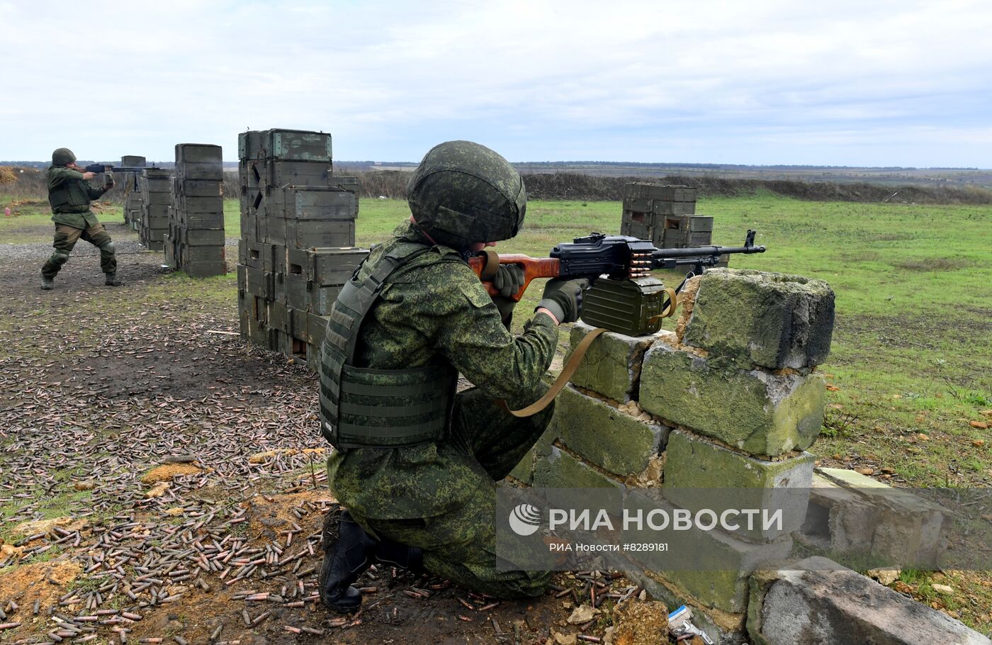Подготовка призванных в рамках частичной мобилизации в РФ на полигоне в ДНР