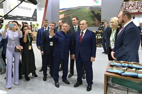 Премьер-министр РФ Михаил Мишустин посетил российскую агропромышленную выставку "Золотая осень – 2022"
