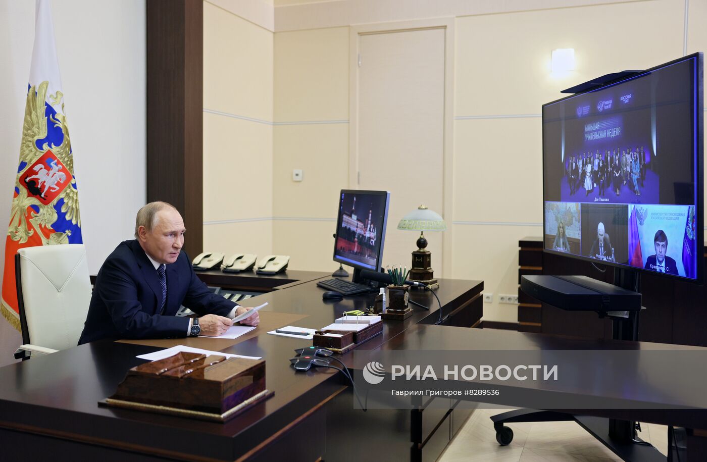 Президент РФ В. Путин встретился с лауреатами и финалистами всероссийского конкурса "Учитель года"