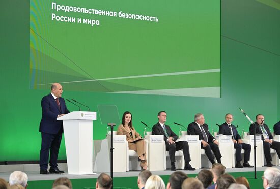 Премьер-министр РФ Михаил Мишустин посетил российскую агропромышленную выставку "Золотая осень – 2022"