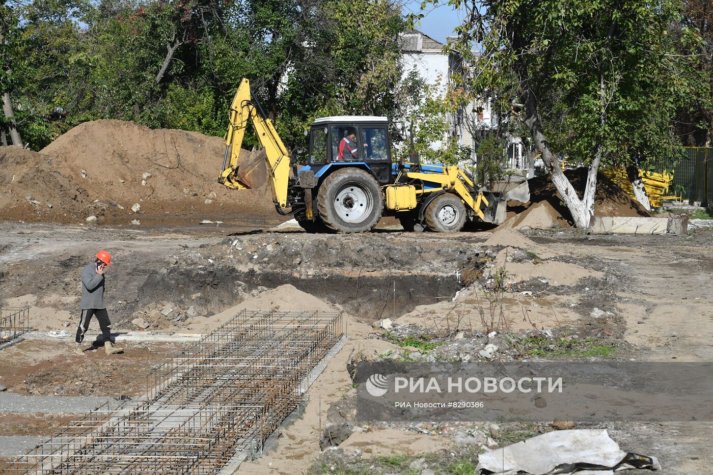 Строительство объектов здравоохранения и жилья в Волновахе