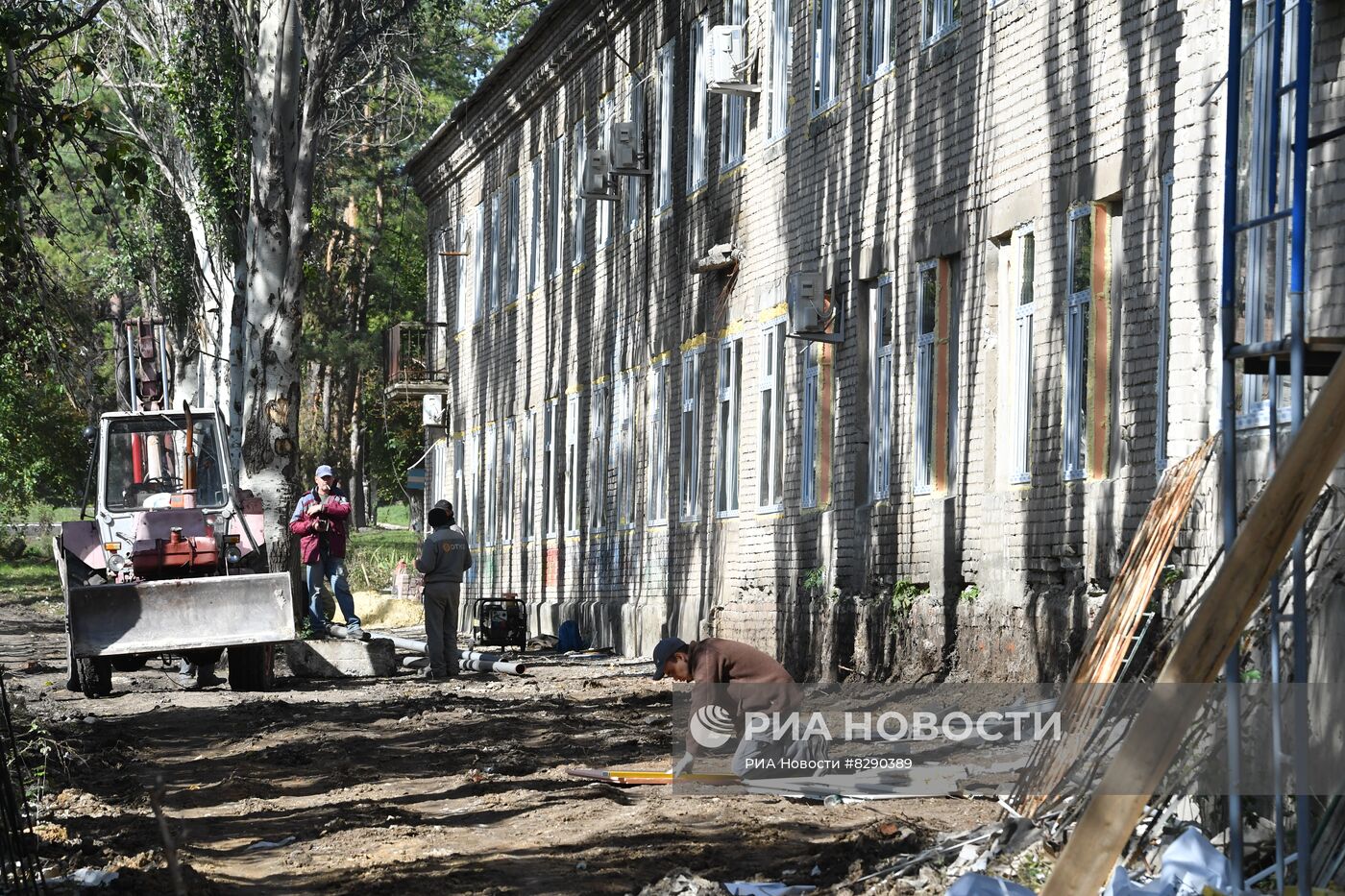 Строительство объектов здравоохранения и жилья в Волновахе