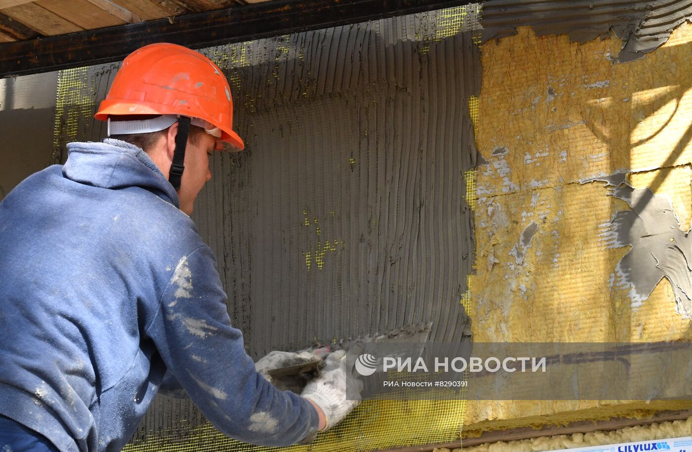 Строительство объектов здравоохранения и жилья в Волновахе