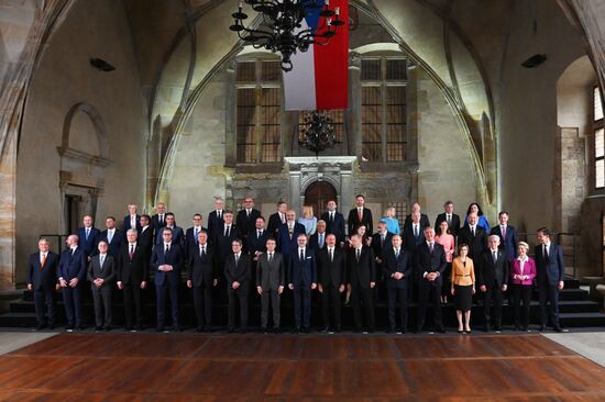 Первый саммит Европейского политического сообщества в Праге