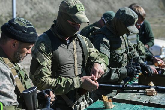 Военная подготовка мобилизованных перед отправкой в войска РФ