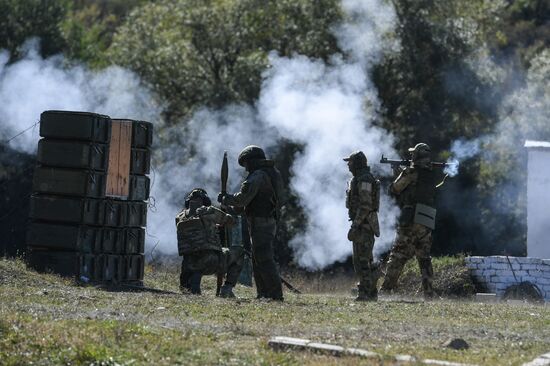 Военная подготовка мобилизованных перед отправкой в войска РФ