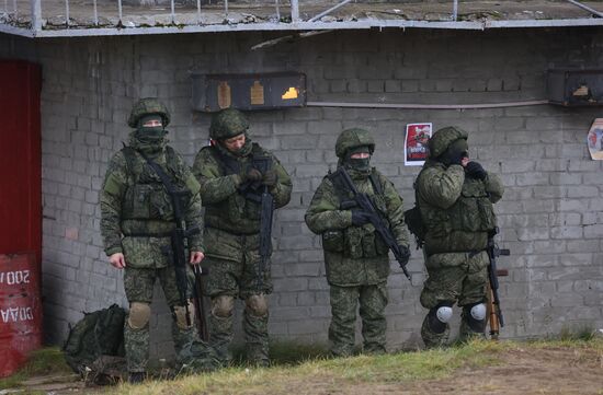 Военная подготовка мобилизованных перед отправкой в войска РФ