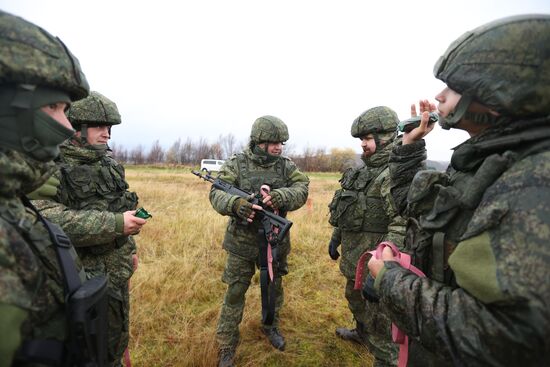 Военная подготовка мобилизованных перед отправкой в войска РФ