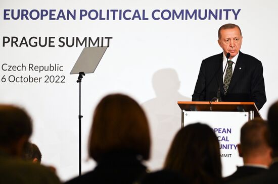 Первый саммит Европейского политического сообщества в Праге