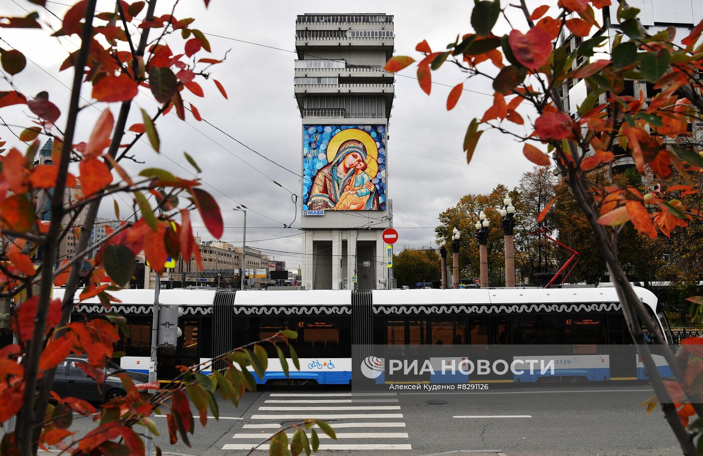 Световые проекции икон на медиафасадах в Москве 