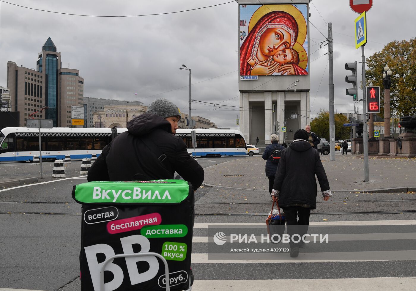 Световые проекции икон на медиафасадах в Москве | РИА Новости Медиабанк