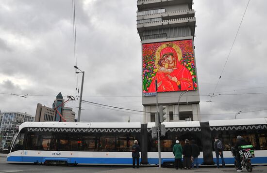 Световые проекции икон на медиафасадах в Москве 