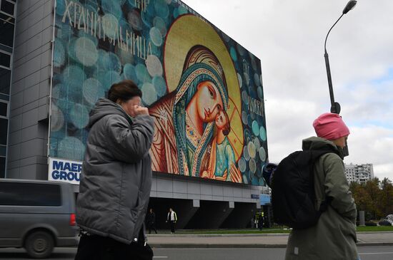 Световые проекции икон на медиафасадах в Москве 