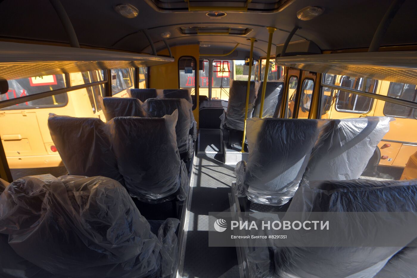 В Мелитополь доставили 42 школьных автобуса