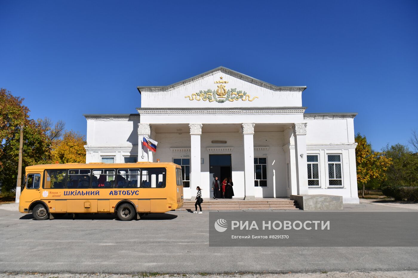 В Мелитополь доставили 42 школьных автобуса