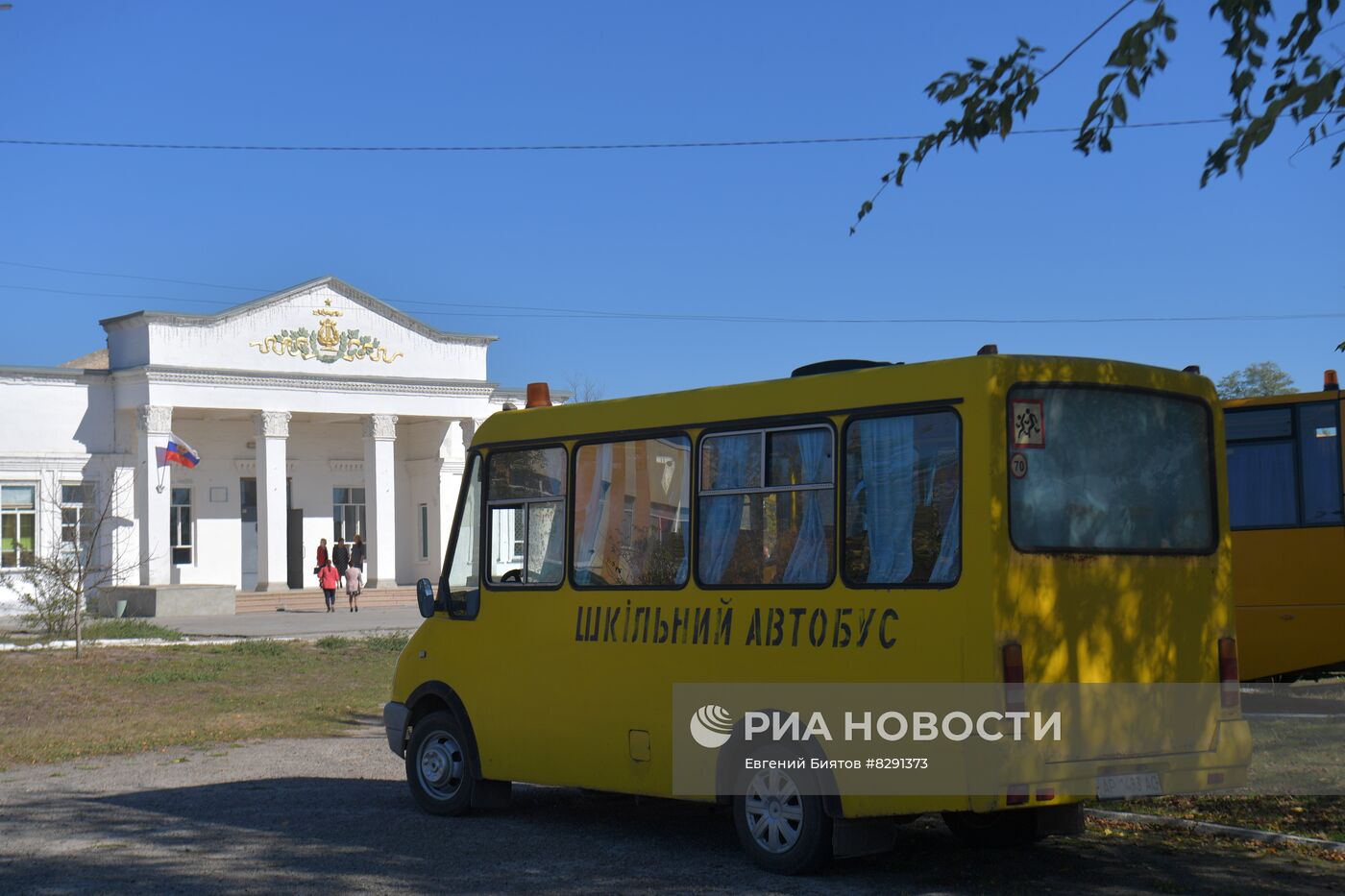 В Мелитополь доставили 42 школьных автобуса