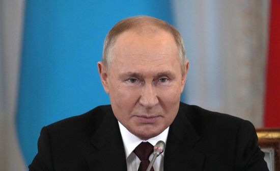 Президент РФ В. Путин принял участие в неформальной встрече руководителей стран - участниц СНГ