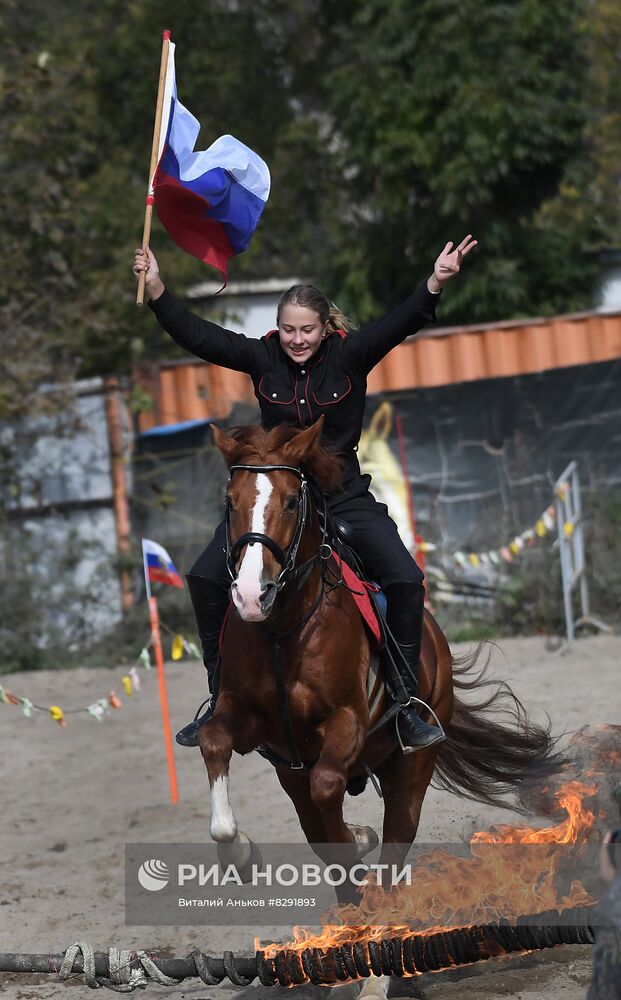 Фестиваль "Русская кавалерия" во Владивостоке
