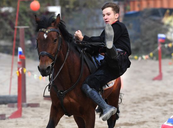 Фестиваль "Русская кавалерия" во Владивостоке