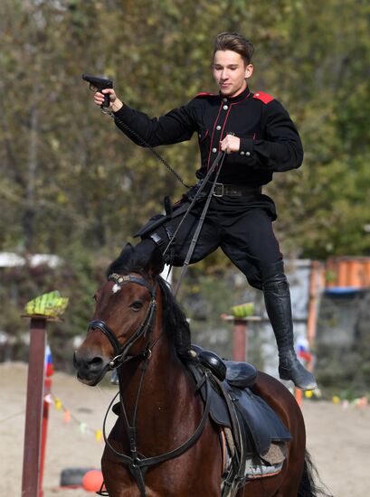 Фестиваль "Русская кавалерия" во Владивостоке