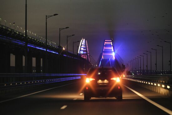 По Крымскому мосту возобновлено движение