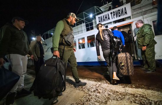 Отправка пассажирского судна из порта "Крым" в Керчи