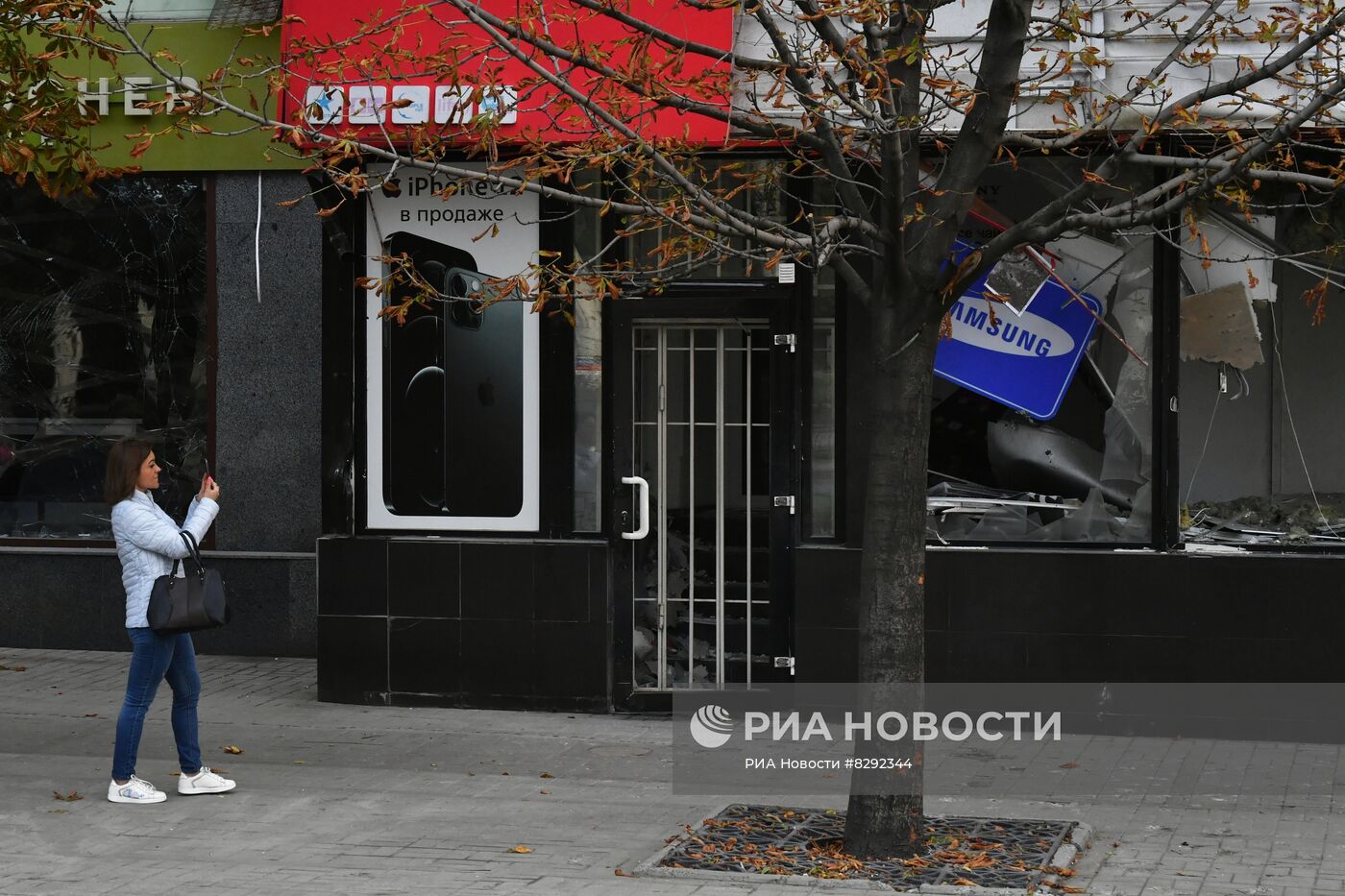 Последствия обстрела центра Донецка