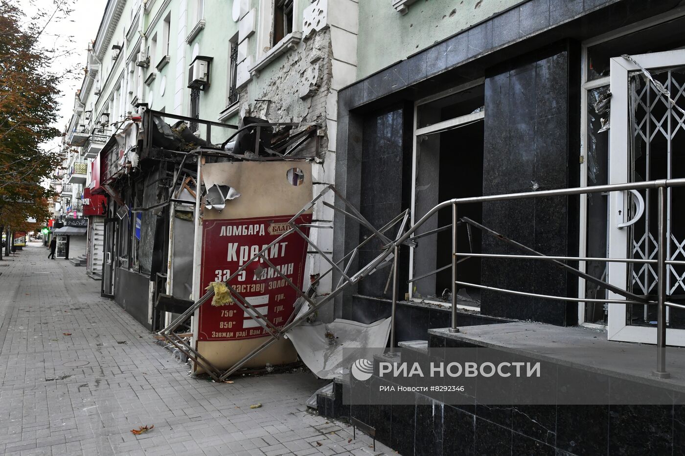 Последствия обстрела центра Донецка