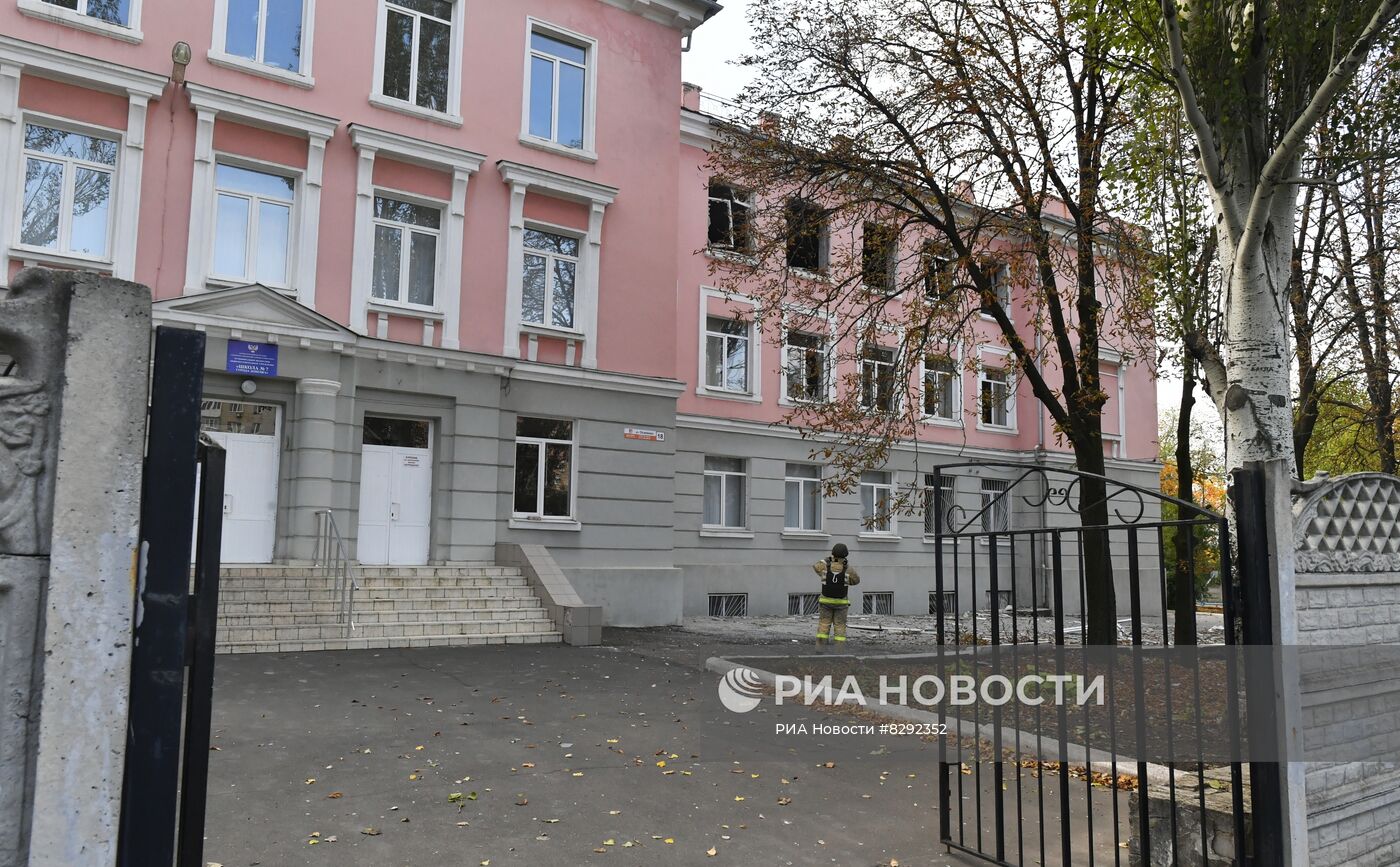 Последствия обстрела центра Донецка