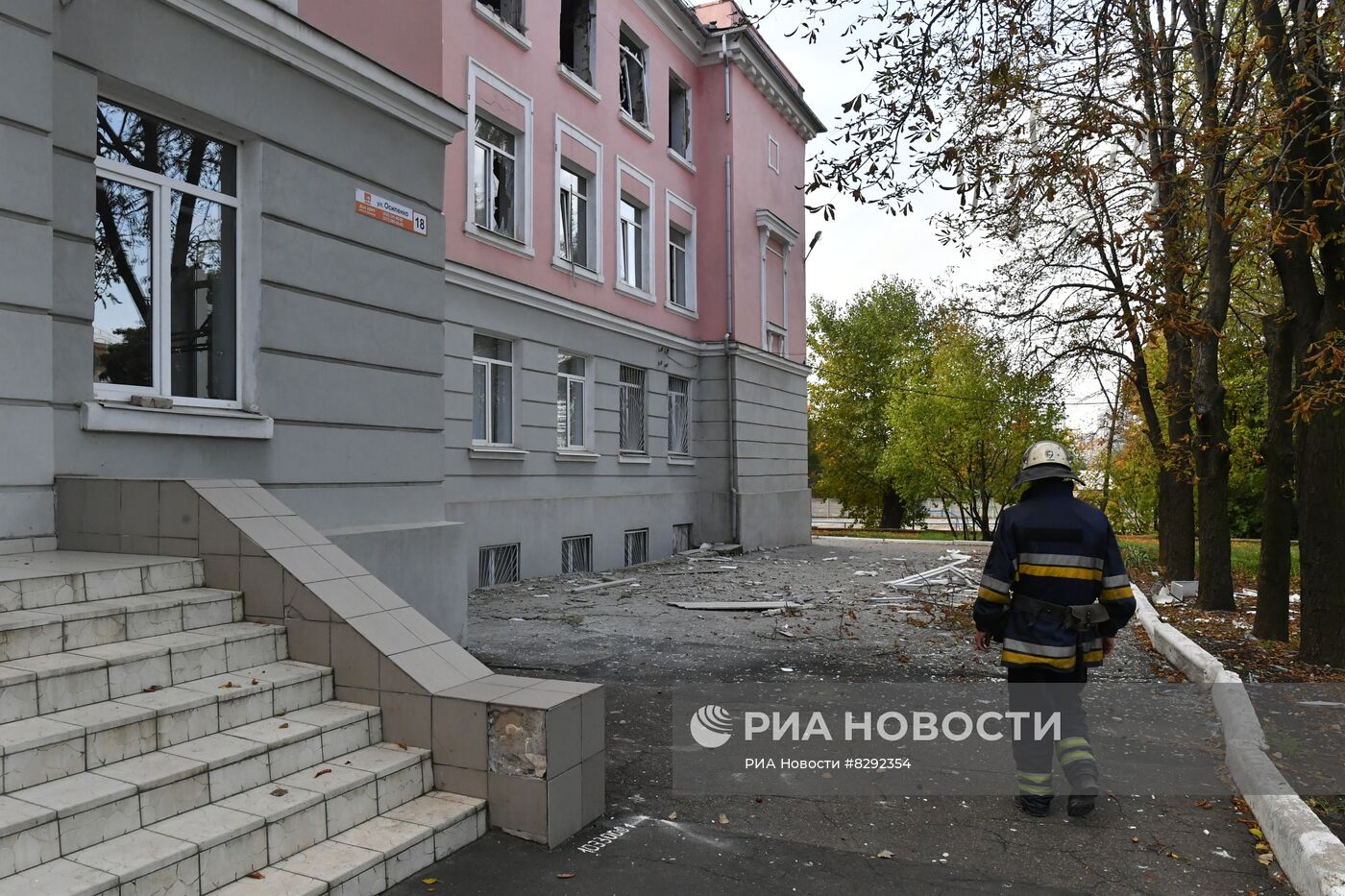 Последствия обстрела центра Донецка