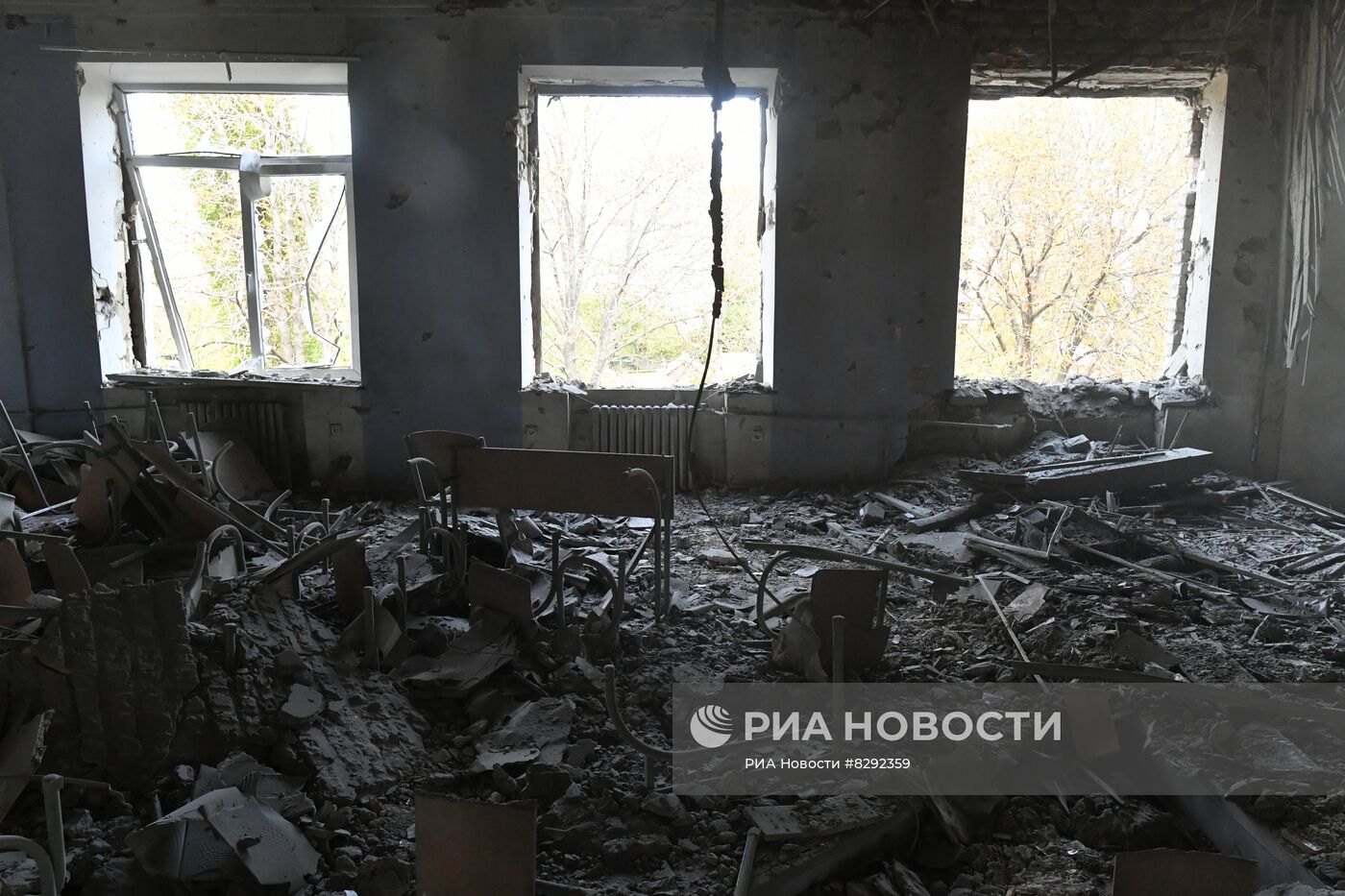 Последствия обстрела центра Донецка