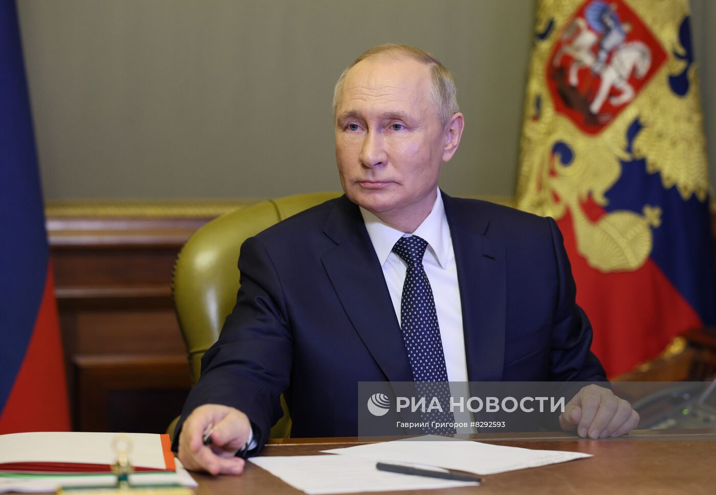 Президент РФ В. Путин провел встречу с избранными главами субъектов РФ