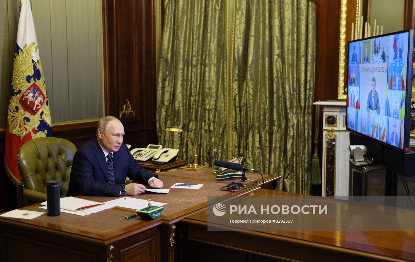 Президент РФ В. Путин провел встречу с избранными главами субъектов РФ