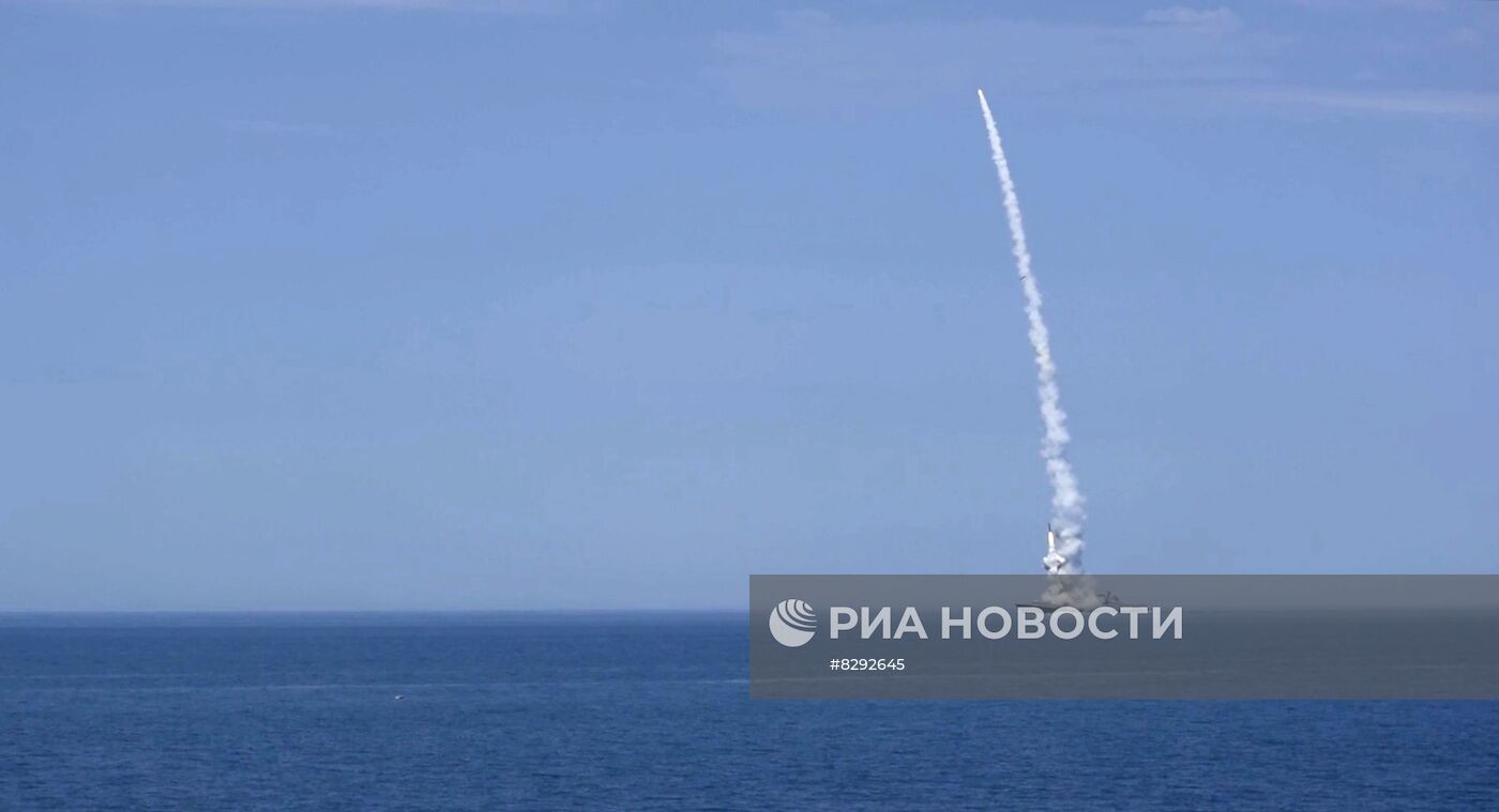 Пуски ракет по украинским объектам военного управления , связи и энергетики