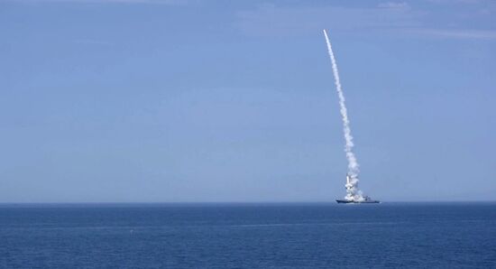 Пуски ракет по украинским объектам военного управления , связи и энергетики