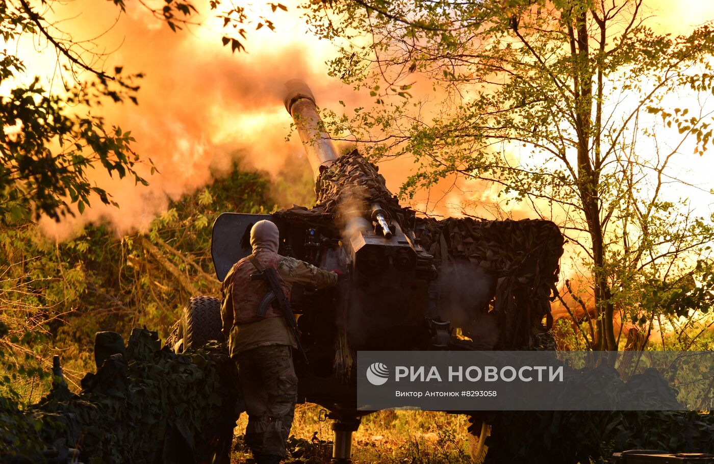 Стрельба из пушки "Гиацинт-Б" по позициям ВСУ